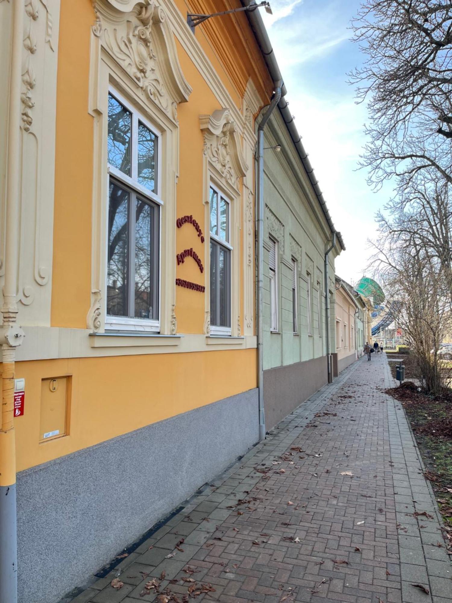 Gesztenye Apartman Mako Luaran gambar