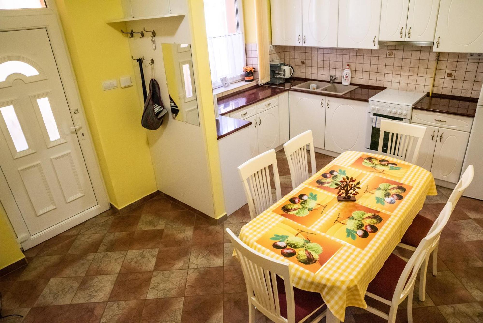 Gesztenye Apartman Mako Luaran gambar