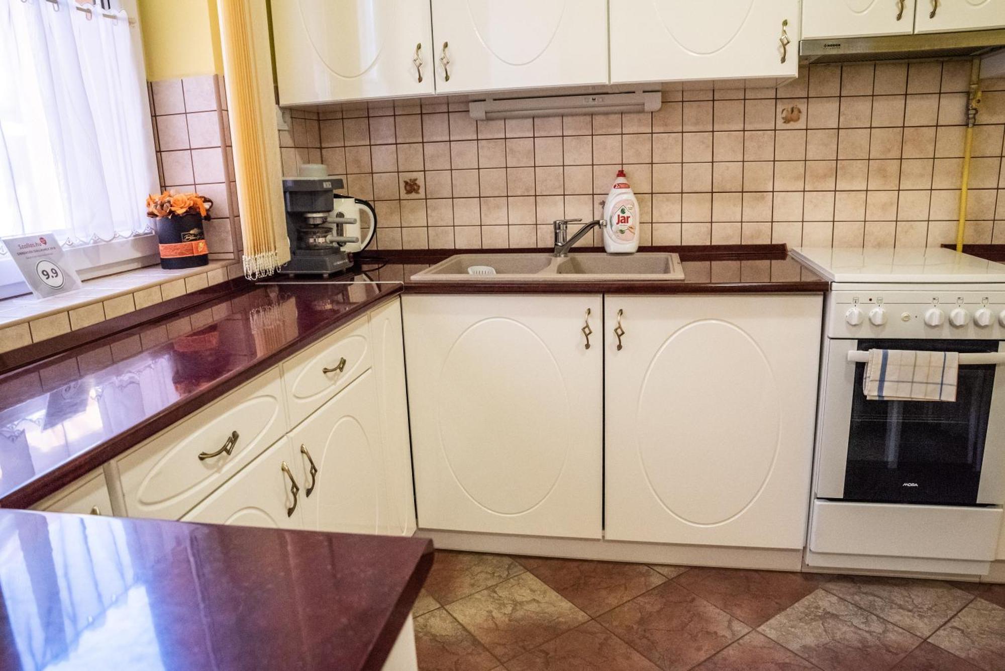 Gesztenye Apartman Mako Luaran gambar